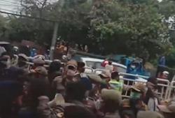 Video Penggusuran Bangunan di Menteng Dalam Berlangsung Ricuh