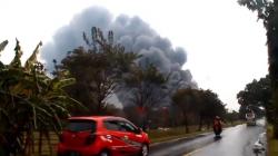 Kilang Balongan Diguyur Hujan Deras, Api Masih Berkobar di 4 Tangki<