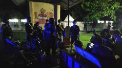 Antisipasi Kriminalitas Pascledakan di Kilang Balongan, Brimob Polda Jabar Patroli Jam Rawan<