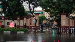 Terduga Teroris Ditembak Mati, Polisi Bersenjata Lengkap Sisir Mabes Polri