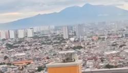 Viral Gunung Gede Pangrango dan Salak Terlihat dari Wisma Atlet Kemayoran