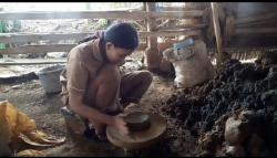 Cerita Perajin Tembikar Muda di Cianjur, Cobek Rani Tetap Diminati meski di Masa Pandemi