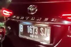 Video Viral Pengemudi Acungkan Senjata Api di Duren Sawit Jaktim<