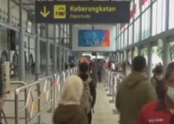 Video Penumpang KA Melonjak Pada Libur Panjang Akhir Pekan