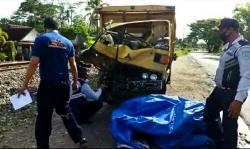 Truk Muatan Batu di Blitar Ringsek Ditabrak KA Gajayana, Pengemudi Luka Parah 