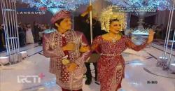 Momen Romantis Atta dan Aurel saat Potong Kue Pernikahan, Bikin Tamu Undangan Heboh