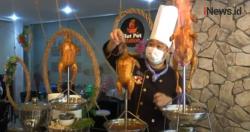 Video Mencicipi Ayam Bakar Menyala di Surabaya