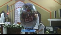 Unik, Telur Paskah Setinggi 1,7 Meter Hiasi Gereja di Kompleks Akmil Magelang