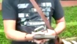 Terlibat Cekcok, Pria  Keluarkan Pistol  di Sukabumi Viral di Medsos