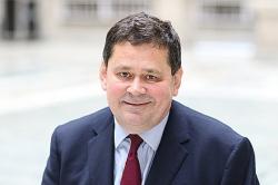 Kisah Lumba-Lumba Terdampar Mengantarkan Dubes Inggris ke Pantai Umluj