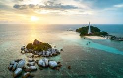 4 Destinasi Pantai Instagrammable di Indonesia, Cantik Banget!   