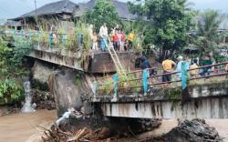 Pemprov Sumsel Segera Bangun Jembatan yang Ambruk Diterjang Banjir<
