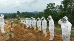 Suami Istri Meninggal Hampir Bersamaan akibat Covid-19, Dimakamkan Berdampingan