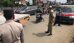 Jelang Malam Tahlil Abuya Uci Turtusi, Polisi Sekat Massa di Jalur Arteri