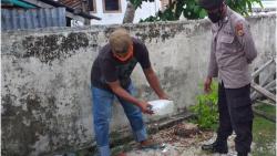 Jaga Situasi Kondusif, Polisi Gelar Razia Miras di Desa Saparua Maluku Tengah