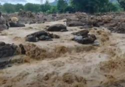 Video Warga Korban Banjir Adonara Sulit Dapatkan Minyak Tanah 