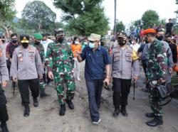 Panglima TNI dan Kapolri Pantau Distribusi Bantuan Korban Bencana di NTT dan NTB