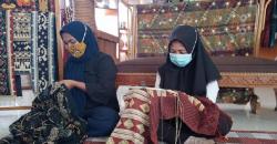 Mengenal Kain Ikat Inuh Khas Lampung Selatan