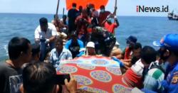 Video Tim SAR di Aceh Evakuasi Nelayan Tewas di Tengah Laut