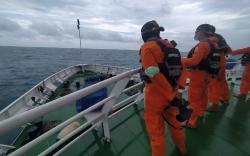 Pencarian 13 ABK MV Barokah, Tim SAR Sisir Perbatasan Laut Semarang<