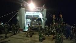 Kapal ADRI-50 Angkut 3 Jembatan dan Alat Berat Tiba di Pelabuhan Bima