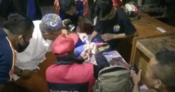 Video Petugas Damkar di Situbondo Tolong Remaja Lepas Cincin Tersangkut di Jari