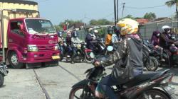 Ada Proyek Flyover, Lalu Lintas di Perlintasan Ganefo Demak Semakin Padat 