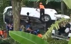 Kecelakaan 2 Mobil Masuk Jurang di Pacet akibat Rem Blong, Belasan Luka-Luka