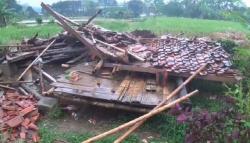 Gubuk Roboh Timpa Petani yang Sedang Berteduh, 2 Tewas 4 Luka-luka <