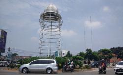 Tugu Pamulang Mulai Dipagari Seng, Dinas PUPR Banten : Biar Nggak Gaduh