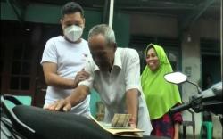 Motor Dilarikan 2 Pemuda, Kakek Penjual Es Krim Keliling Menangis Dapat Bantuan