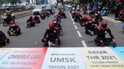 Aksi Buruh Tuntut THR Dibayar Penuh Tanpa Dicicil