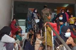 Satgasus Lampung Utara Bubarkan Kerumunan Warga Ambil Bantuan di Kantor Bank