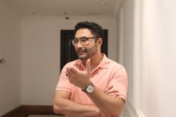 Sibuk Syuting, Surya Saputra Rindukan Kumpul Bersama Keluarga di Ramadan Kali Ini   