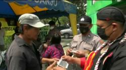 Para Pemudik Kaget Didatangi Mbah Bejo di Terminal Bus Purabaya Gegara Tak Bermasker