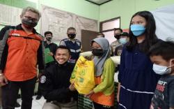 Sambut Ramadan, Perusahaan Digital Ini Gandeng Tim Prabu Salurkan Bansos