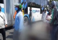 Detik-Detik Pemuda Tewas Tertabrak Transjakarta di Kramat Raya 