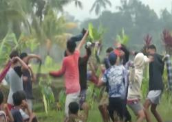 Video Viral Tradisi Perang Sarung di Banyumas saat Ramadan