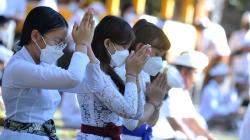 Umat Hindu Sembahyang Hari Raya Galungan dengan Protokol Kesehatan