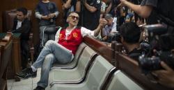 Bebas dari Penjara, Tio Pakusadewo Dijemput Anaknya