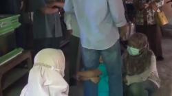 Eksekusi Pengasuhan Anak di Ngawi Dramatis: Aku Ingin Sama Ayah 