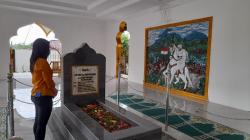 Ramadan, Makam Pahlawan Nasional Tuanku Imam Bonjol di Minahasa Ramai Peziarah 