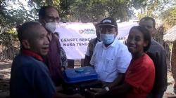MNC Peduli Berikan Bantuan Genzet bagi Warga Korban Banjir Bandang di Malaka NTT
