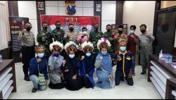 Polda Jatim Jadi Orang Tua Asuh untuk 1.778 Pelajar dan Mahasiswa Papua 