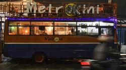 Unik, Metromini Bekas Disulap Jadi Kafe di Bekasi