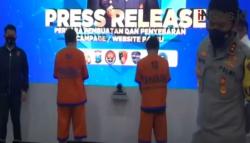 Video Polisi Tangkap 2 WNI Pembobol Situs Bansos Covid-19 Pemerintah AS
