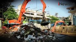 Video Sampah Menumpuk di Pintu Air Manggarai Pascabanjir