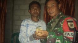 Warga Timor Tengah Utara NTT Sukarela Serahkan Granat Manggis Aktif ke Satgas Pamtas