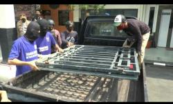 Kehabisan Rokok saat Pesta Miras, 2 Remaja Ini Curi Pagar Besi Rumah Warga di Cilacap