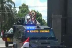 Video Petinju Juara Dunia WBC Asal Kalteng Diarak dengan Barracuda